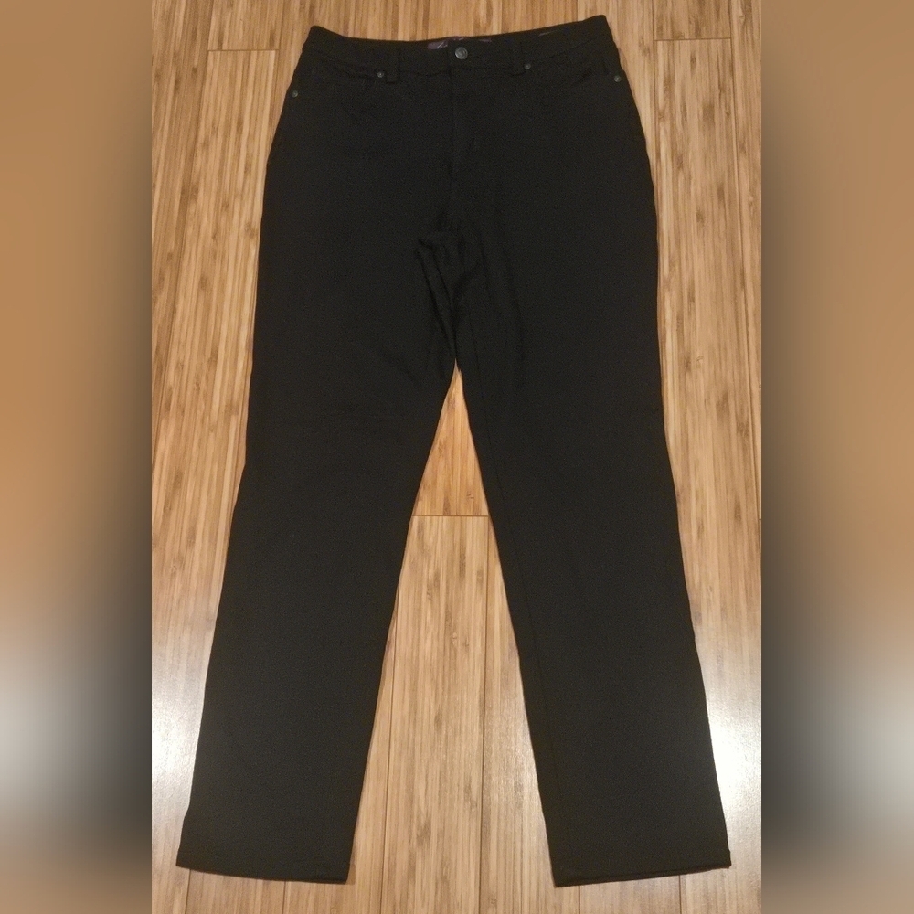 NWOT Gloria Vanderbilt Classic Black Trouser Pants